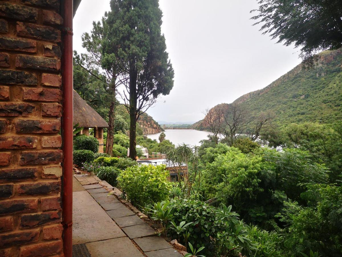 Metsing At Harties Hotel Hartbeespoort Exterior photo